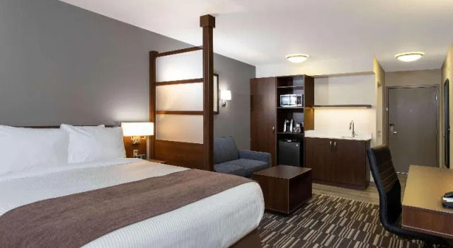 Номер Standard Microtel Inn & Suites by Wyndham Portage La Prairie