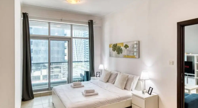 Spacious and Bright Apt in the Heart of Marina!, Забронировать Отель Отели Эмирата Дубая 4 звезды, рядом с Jumeirah Palm Tram Station, 4*