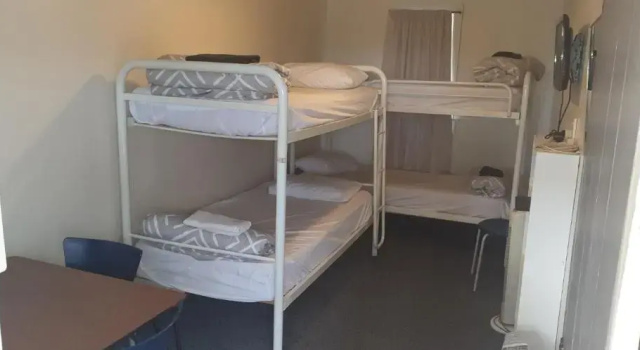 Четырёхместный номер Standard Camellia Court Family Motel