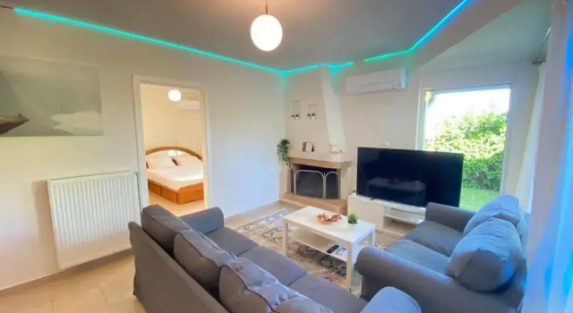 Апартаменты Cozy 2 Room Apartment With Garden near Athens Air-Port