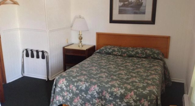 Cedar Vista Motel, Book Motel Tobermory Bruce County