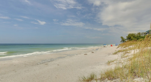 Indian Rocks Vacation Rental Condo: Steps to Beach