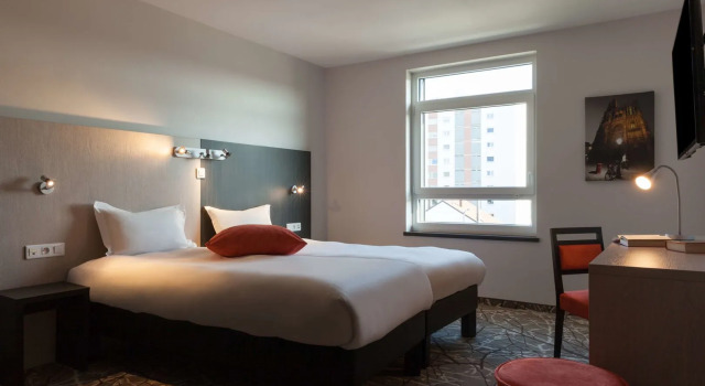 The Originals Boutique, Hôtel-Restaurant dAlsace, Strasbourg Sud, Book Hotel Hotels in Alsace with a Pool, Swimming Pool