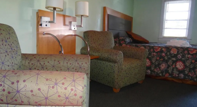 Четырёхместный номер Standard Jonathan Edwards Motel
