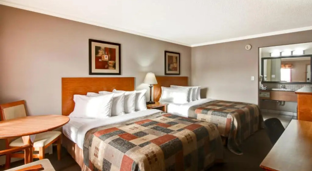 Четырёхместный номер Standard Canalta Hotel Stettler