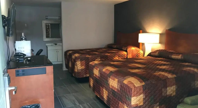 Номер Deluxe Budget Inn & Suites