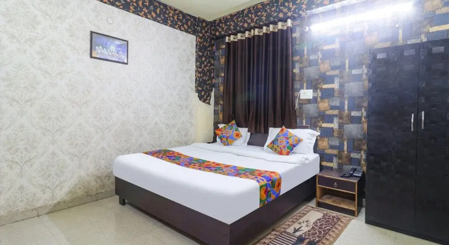 Номер Premium FabExpress Swarn Fortune inn