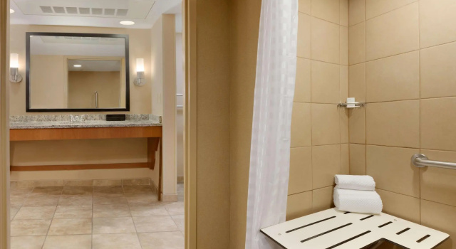 Четырёхместный люкс Embassy Suites by Hilton Kansas City International Airport