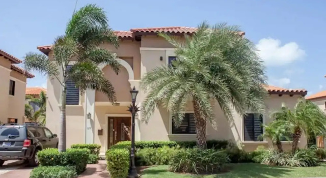 Amazing 4br3 5BA Villa w Private Pool Goldcoast, Varaa Villa Noord Aruba