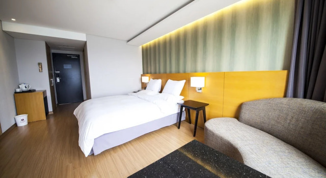 Двухместный номер Deluxe с балконом Asia Lakeside Hotel