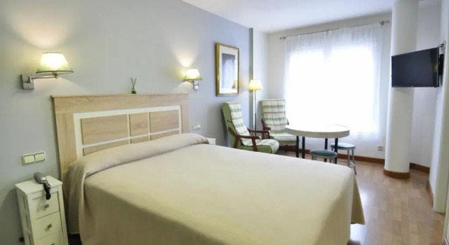 Hotel Apartamentos Aralso, Забронировать Отель Сеговия Кастилия и Леон, рядом с Mirador de la Canaleja