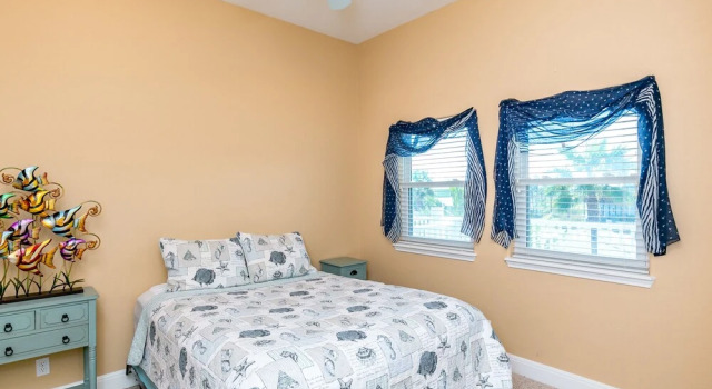 Walk To Beach! 3br, 3ba In Royal Sands With Access To 2 Pool 3 Bedroom Home