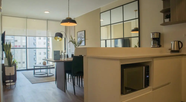 Апартаменты w Striking 1BR w Perfect Balcony Near Kennedy Park