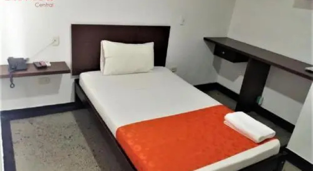 HOTEL RIVERA CENTRAL, Rezervovat Hotel Hotely v Santander s parkováním, Parkování