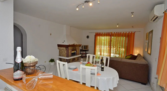 Apartment Tonkica Flower Garden, Забронировать Апартаменты/квартира Отели Водице с парковкой, рядом с Частный Пляж Отеля «Кристина», Парковка