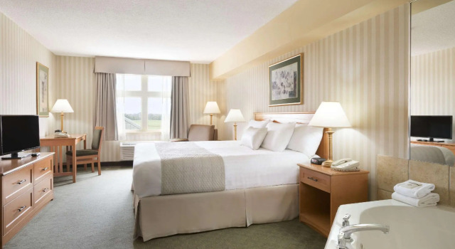 Номер Deluxe Days Inn by Wyndham Orillia