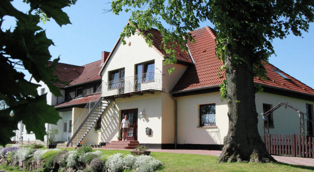 Ferienwohnung mit Terrasse in Kropelin, Забронировать Дом для отпуска Коттеджи Крёпелин, Коттедж