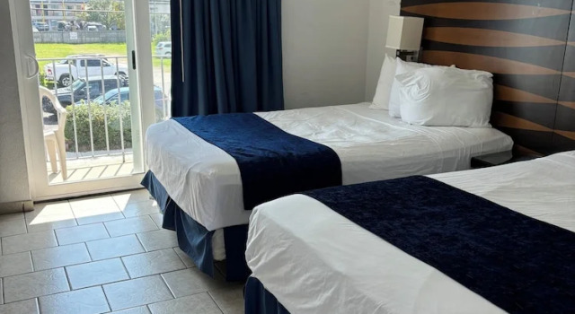 Семейный люкс c 1 комнатой с балконом Brittany Motel