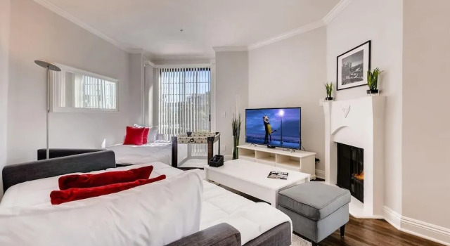 Gorgeous Beverly Hills/Weho - 2BR/Bath - 2 Free Parking Spots! (BW-1), Забронировать Отель Отели Лос-Анджелеса 3 звезды, рядом с Торговый центр Beverly Center, 3*