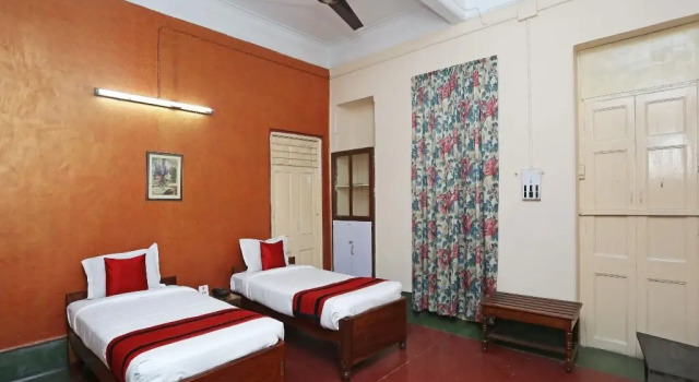 OYO 11896 Marble Palace Guest House