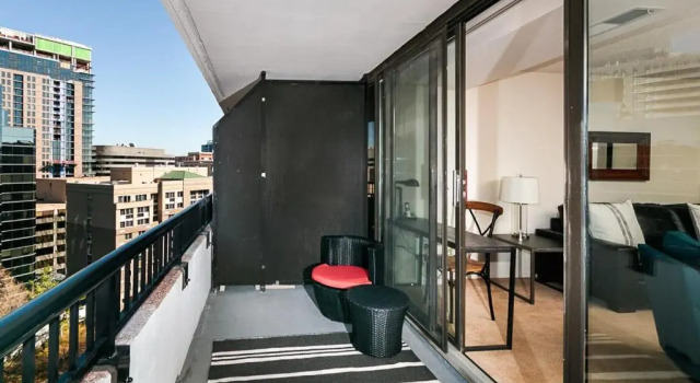2BR Premium Suite With Parking, Gym & Pool by ENVITAE, Забронировать Отель Отели Арлингтон с бассейном, рядом с Women in Military Service for America Memorial, Бассейн