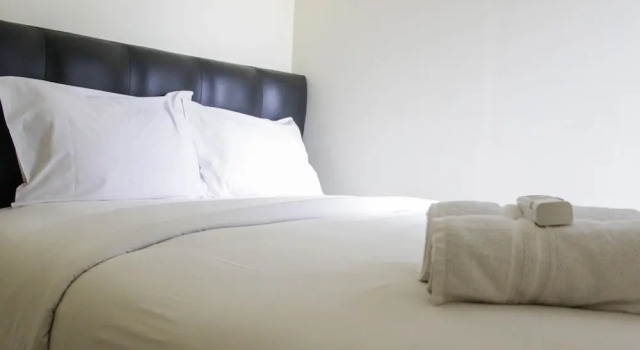 Camera Standard Homey and Enjoy 2BR at Meikarta Apartment