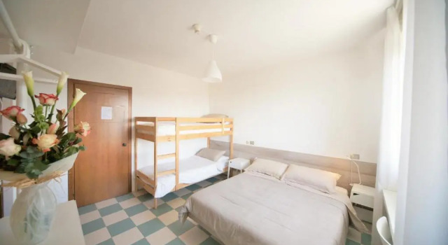 Четырёхместный номер Standard Hotel Happy