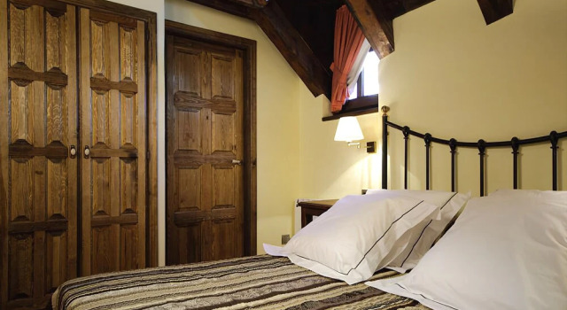 Casa Rafeleta, Book Hotel Hotels in Aragon with Parking, Parking