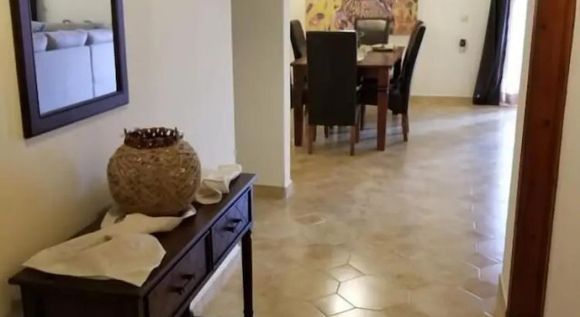 Вилла The Four Seasons House City Villa with Pool