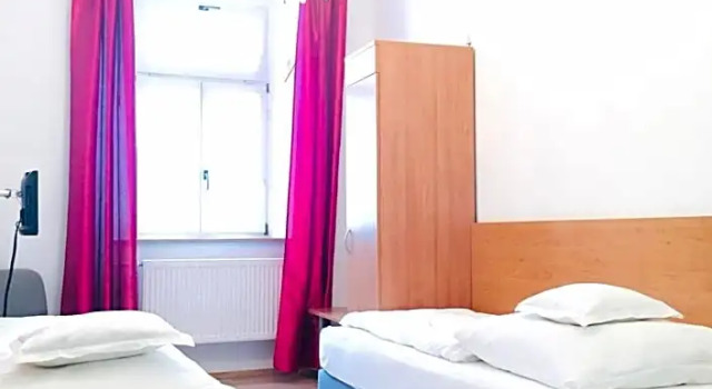 Hotel Bairischer Hof, Varaa Hotelli Hotellit Baijeri pysäköinnillä, Pysäköinti
