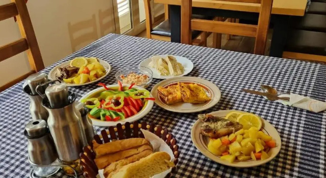 Bujtina Tinari, Book Bed and Breakfast Hotels in Theth with Breakfast, Breakfasts