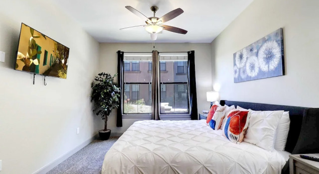 Rooftop Pool with Views-King Beds-Parking 1123, Забронировать Апартаменты/квартира Скотсдейл Phoenix Metropolitan Area, рядом с Scottsdale Gun Club