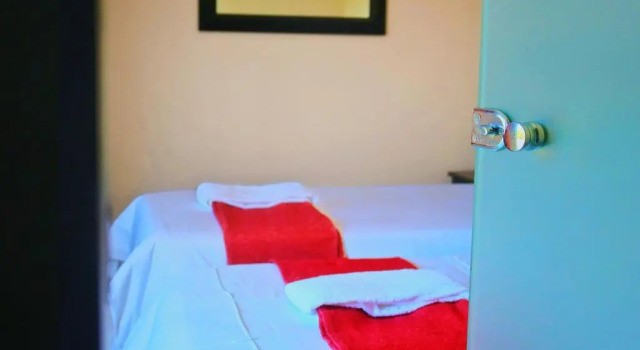 Seas of Ships Guest House, Забронировать Гостевой дом Отели Блафф с бассейном, Бассейн