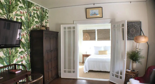 Люкс с балконом Avenue O Bed and Breakfast