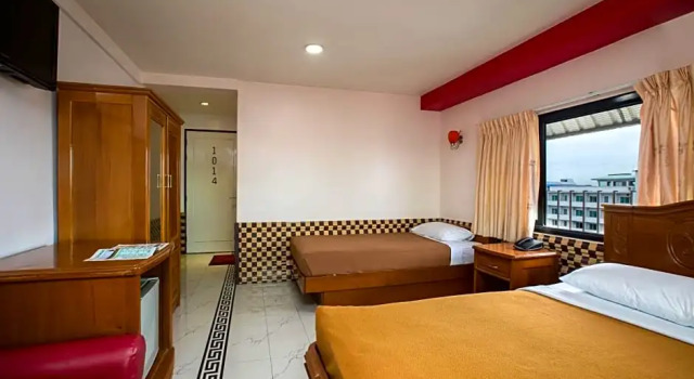 Трёхместный номер Superior M.G.M Hotel
