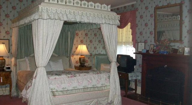The Summer White House Inn, Забронировать Отель Ленокс Bousquet Ski Area, рядом с The Bookstore