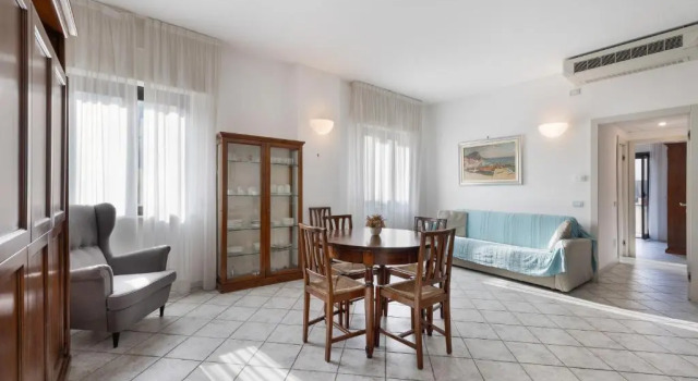 12 Mehari, Prenota Hotel Finale Ligure Riviera delle Palme