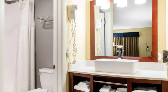 Четырёхместный номер Standard Escape Inn Hershey