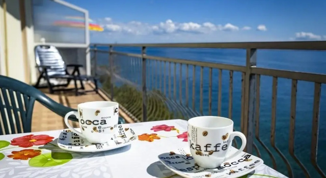 Domagoj - on the Beach - A1 Crveni