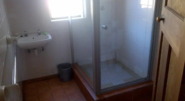 Кровать в общем номере Gansbaai Lodge & Backpackers