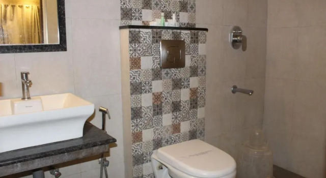 Номер Deluxe SKY GATE HOTEL Near Apollo MAIN, Women's & Children's US Consulate Sankara Netralaya Goethe Institute PrestigePalladium Shastri Bhavan Senmozhi Poonga Raj Ratnam Stadium TAJ Coromandal India Oil Bhavan Dr Mohan's Diabetics VAC Chennai