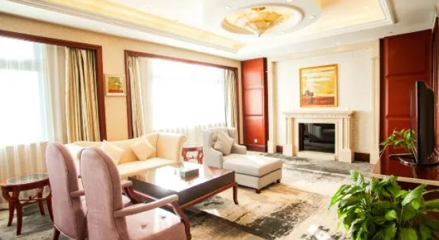 Люкс Anyang Huaqiang Nuohuating Hotel (Cultural and Sports Center Stadium)