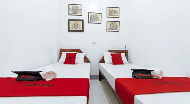 Номер Standard RedDoorz @ Plaza Jaro Iloilo