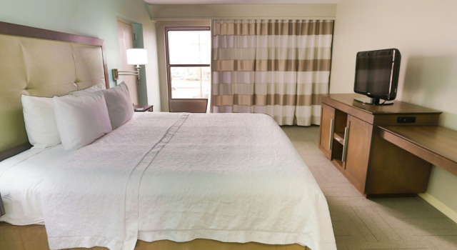 Hampton Inn & Suites Nashville-Airport