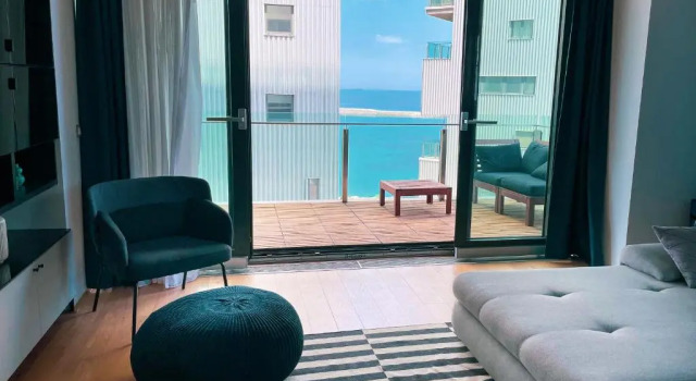 Charming sea view apt - quiet area, 5 min to beach, Забронировать Отель Отели Констанцы с парковкой, рядом с Tabacariei Lake, Парковка