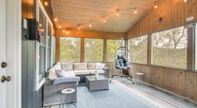 Steps to Table Rock Lake! Family Escape w/ 2 Decks, Забронировать Дом для отпуска Виллы Table Rock Lake, Вилла