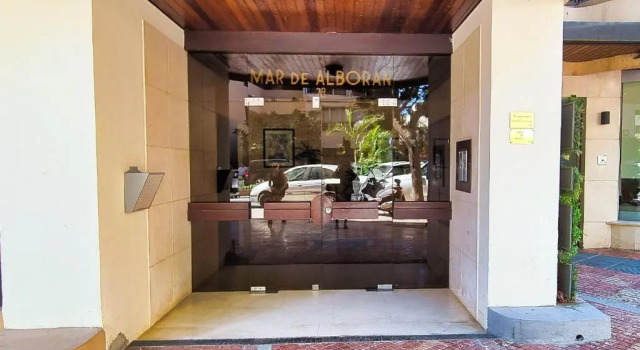 Spacious Renovated 1-Bedroom Apartment in Marbella Center with Parking, Забронировать Апартаменты/квартира Отели Марбелья с парковкой, рядом с Набережная Марбельи, Парковка