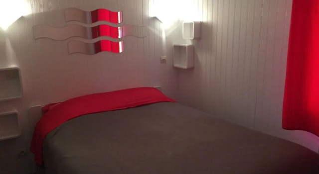 Chalet orange naturiste la Jenny, Réserver Chalet Hôtels SPA à Aquitaine, SPA