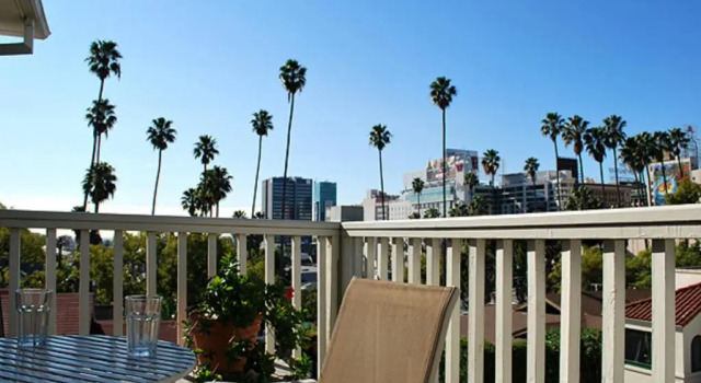Апартаменты с 2 комнатами с балконом Hollywood Hills Suites