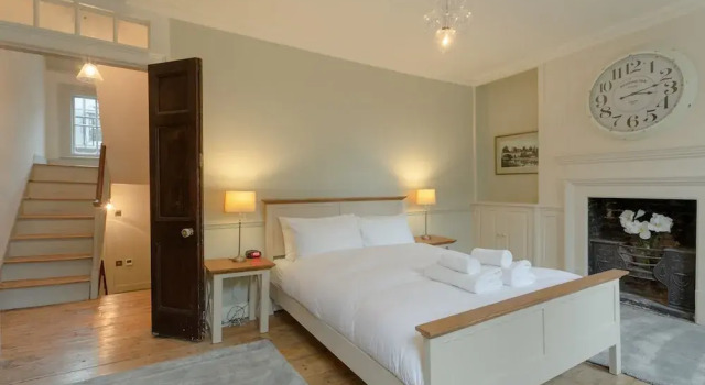 3 Bedroom Property in Whitechapel, Varaa Lomakoti Mökit kohteessa Merseyside, Mökki